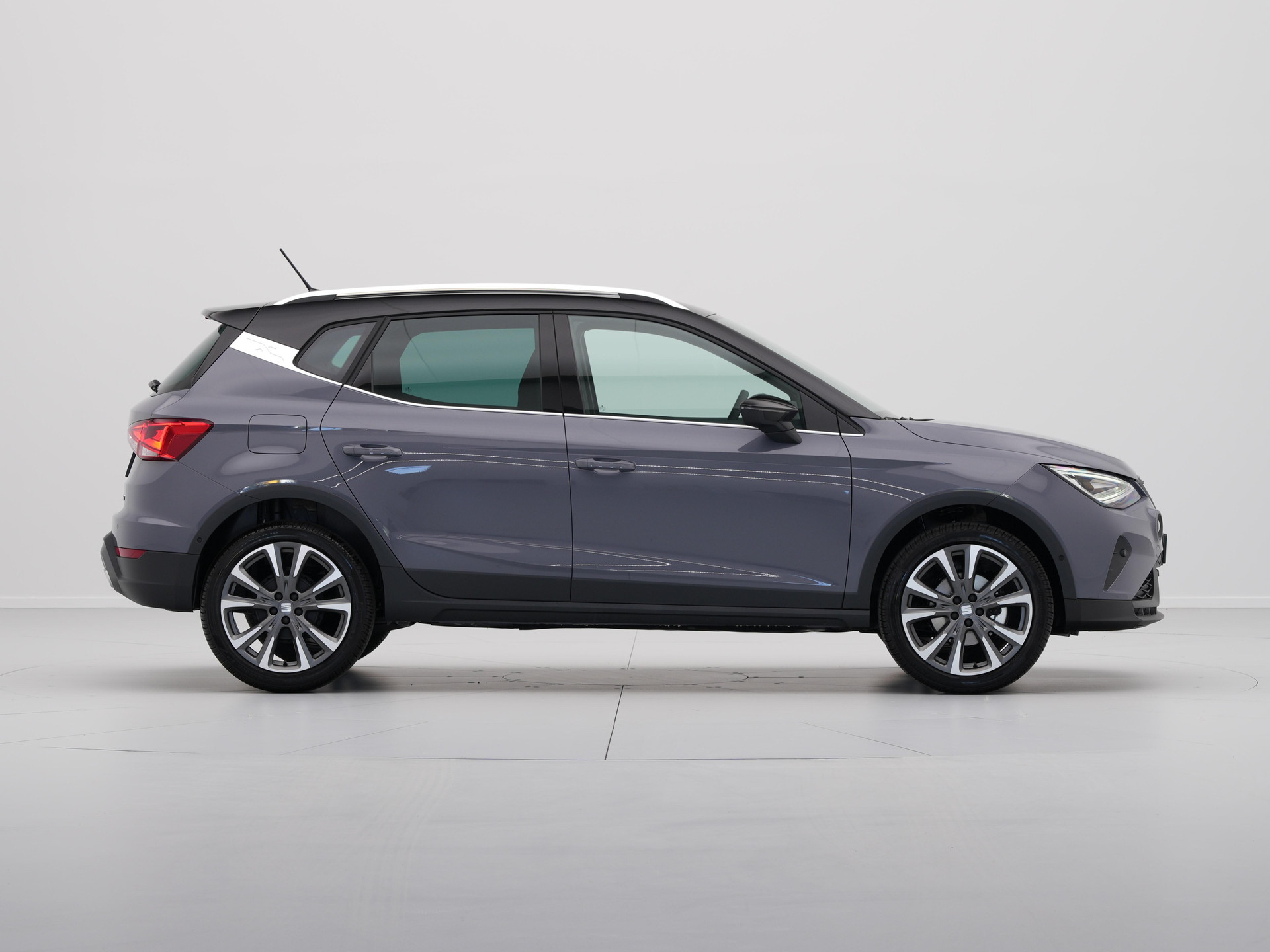 SEAT - Arona 1.0 EcoTSI 95 5MT FR Anniversary - 2024