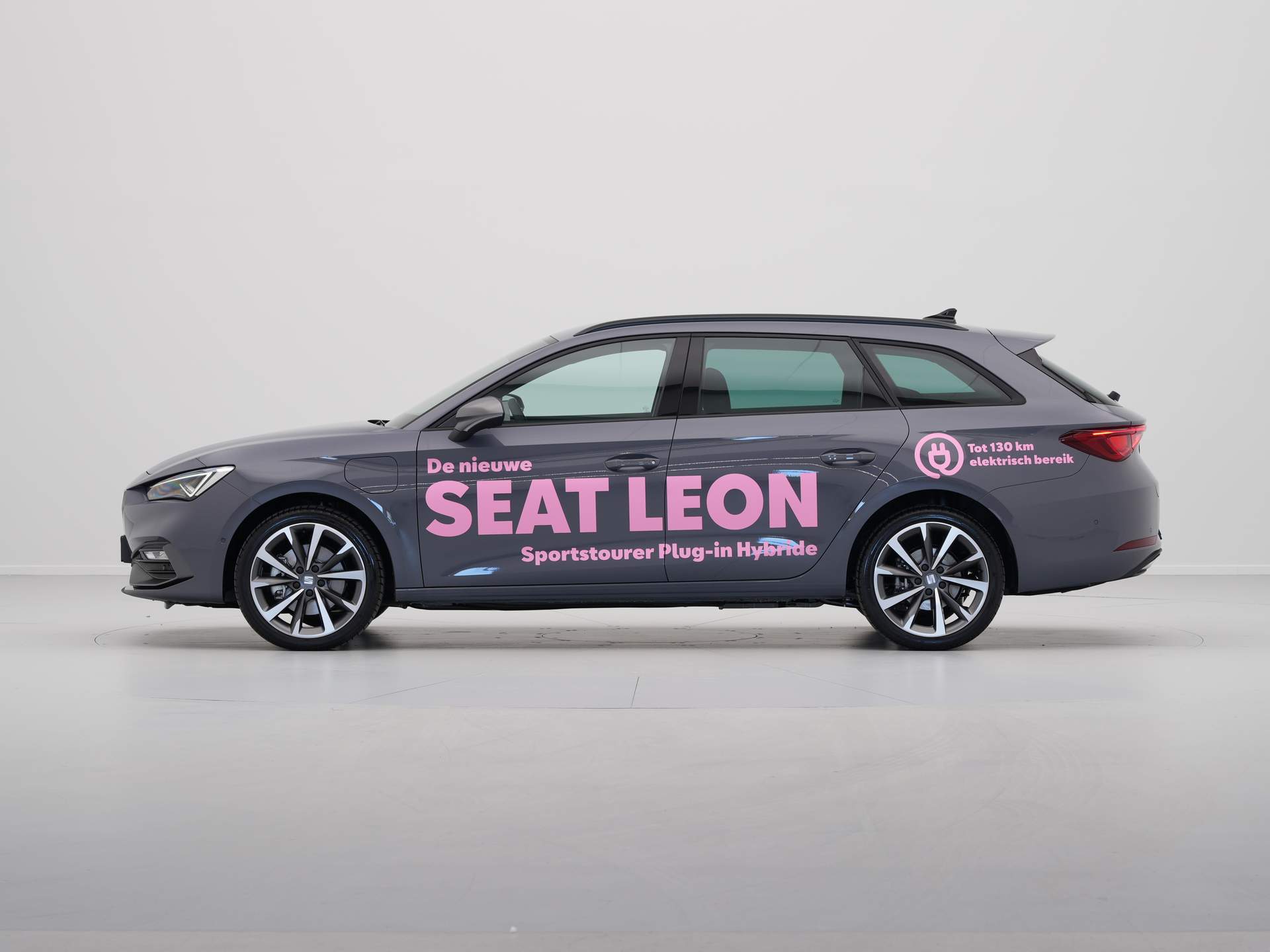 SEAT - Leon Sportstourer 1.5 TSI e-Hybrid FR PHEV First Edition - 2024