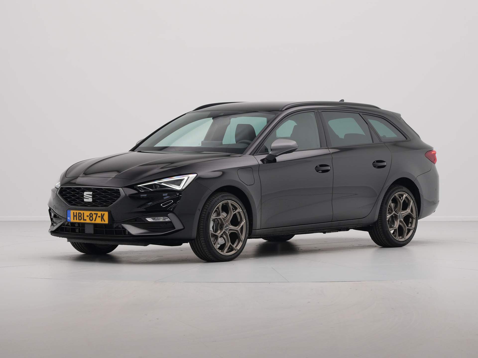 SEAT - Leon Sportstourer 1.5 TSI e-Hybrid FR PHEV First Edition - 2025