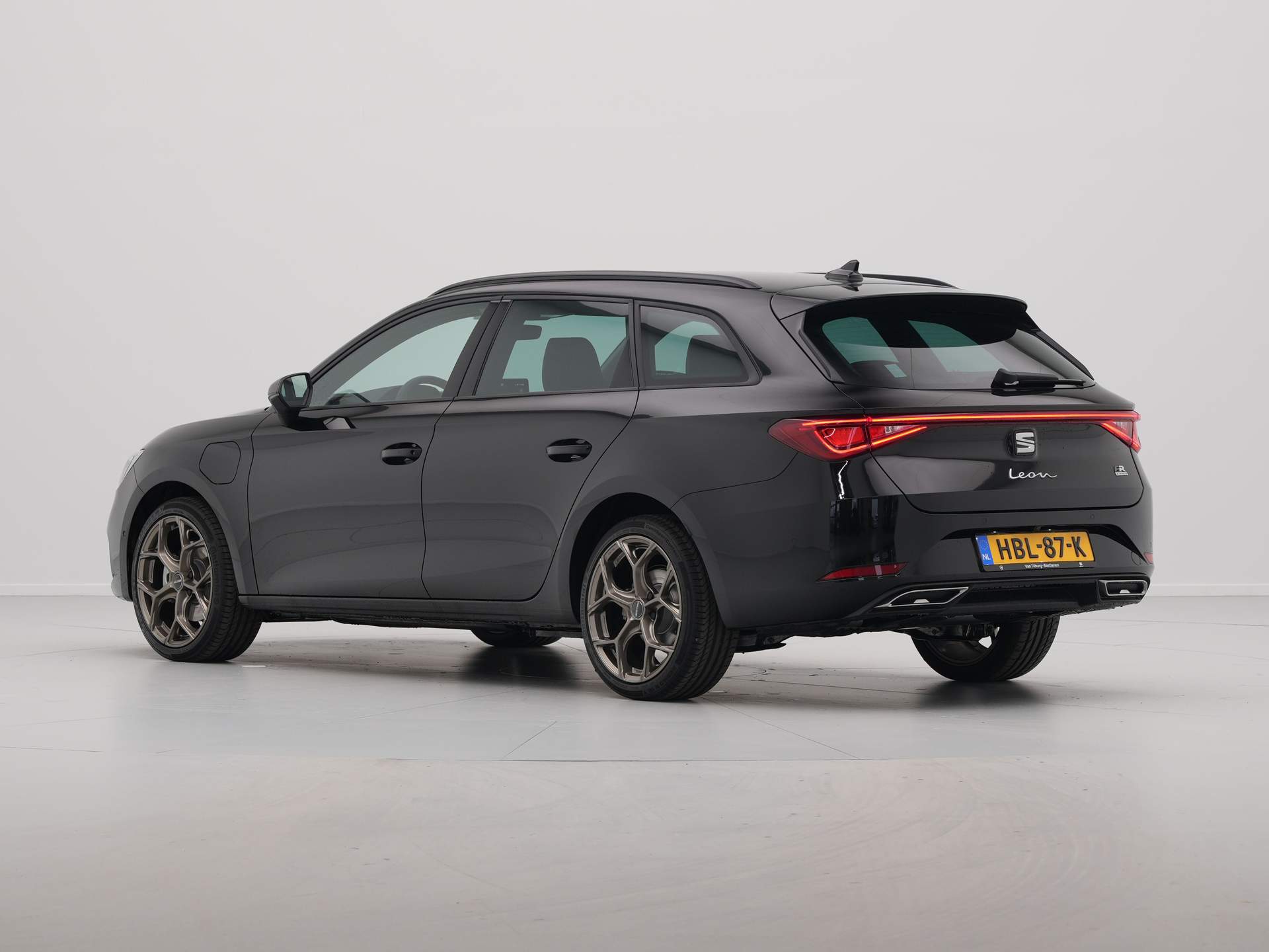 SEAT - Leon Sportstourer 1.5 TSI e-Hybrid FR PHEV First Edition - 2025